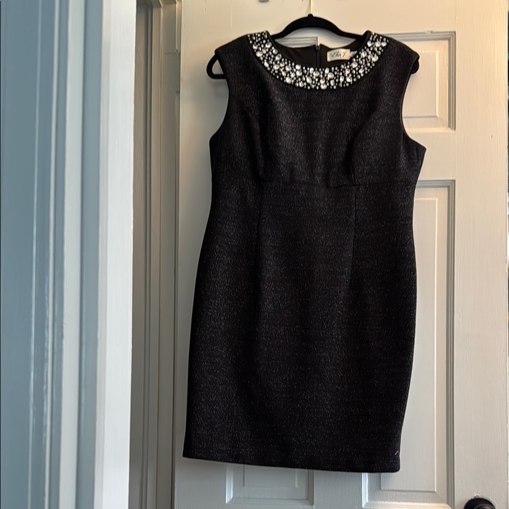 Elegant Black Sleeveless Dress